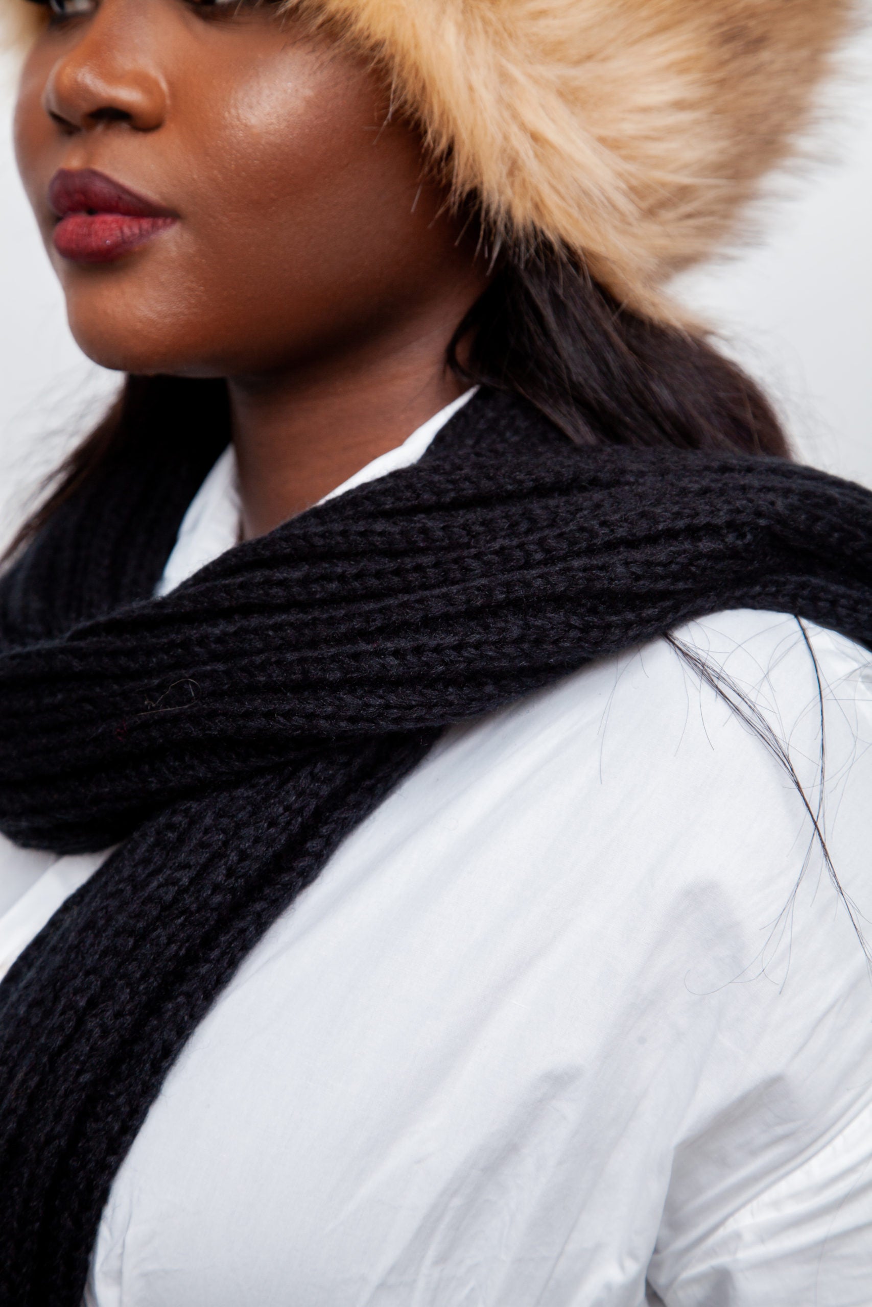 Cable-Knit Pom Pom Scarf – Le'Charize